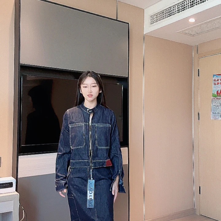 套装裙去拍快递去