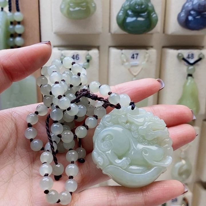 幸***。和田玉未镶嵌颈饰