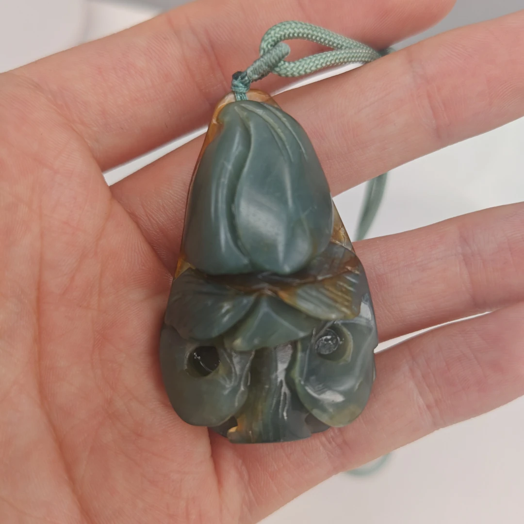 岫玉精品寿桃吊坠