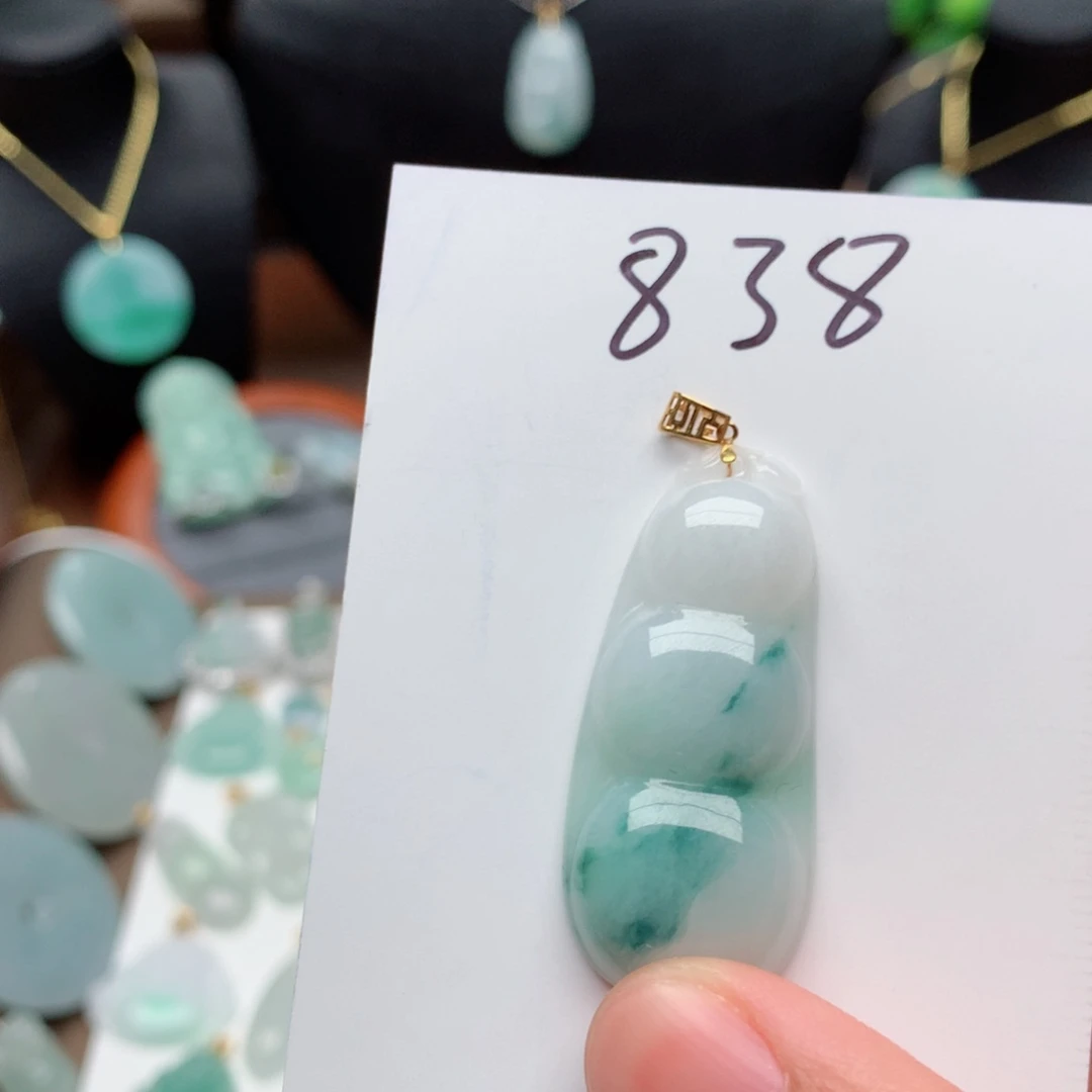 翡翠颈饰18K金镶嵌吊坠