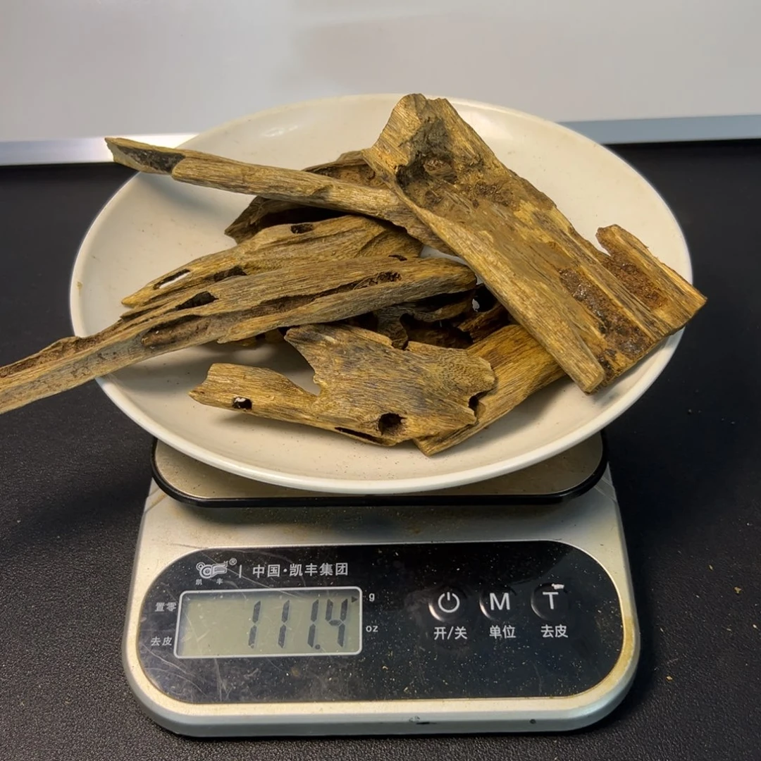 沉香碎屑沉香绿河虫眼