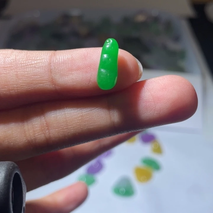 翡翠未镶嵌颈饰吊坠