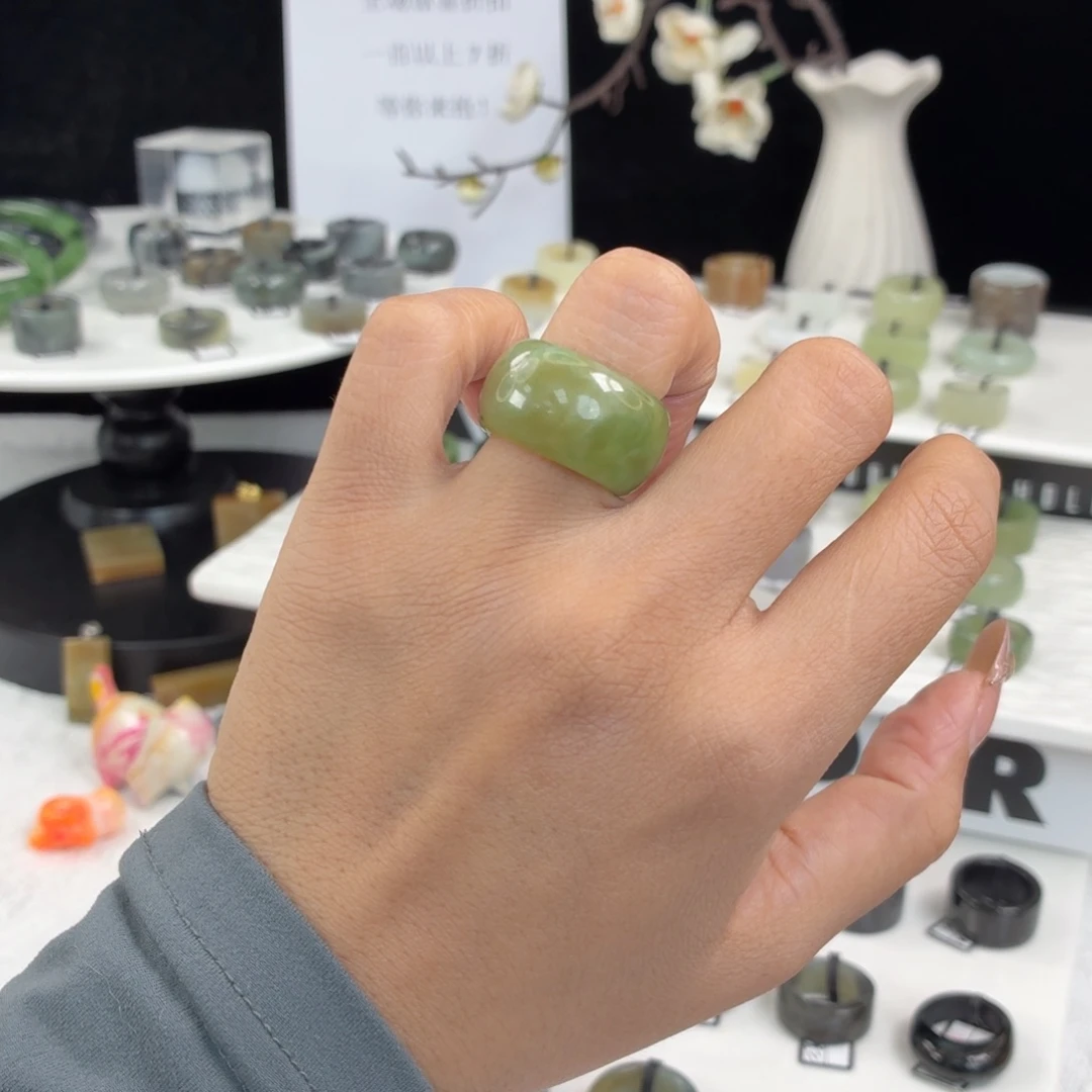 和田玉（糖玉）未镶嵌戒指Q79黑羊洞轮胎16.8不退换