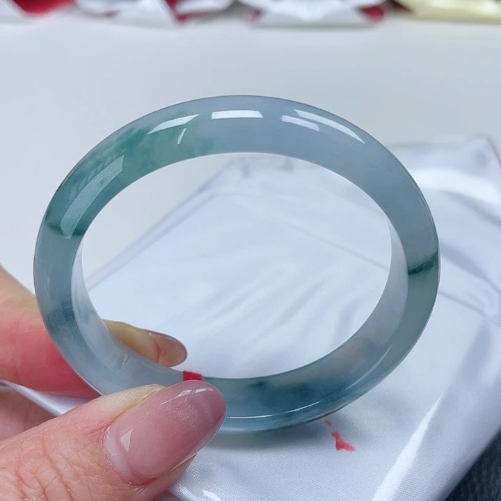 翡翠手镯（贵妃镯）未镶嵌缅甸翡翠