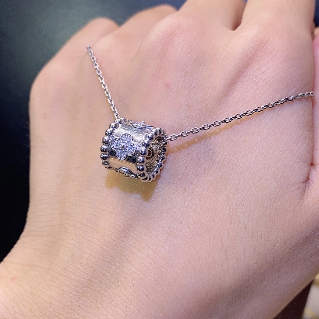 项链钻石18K金镶嵌路路通项链k白