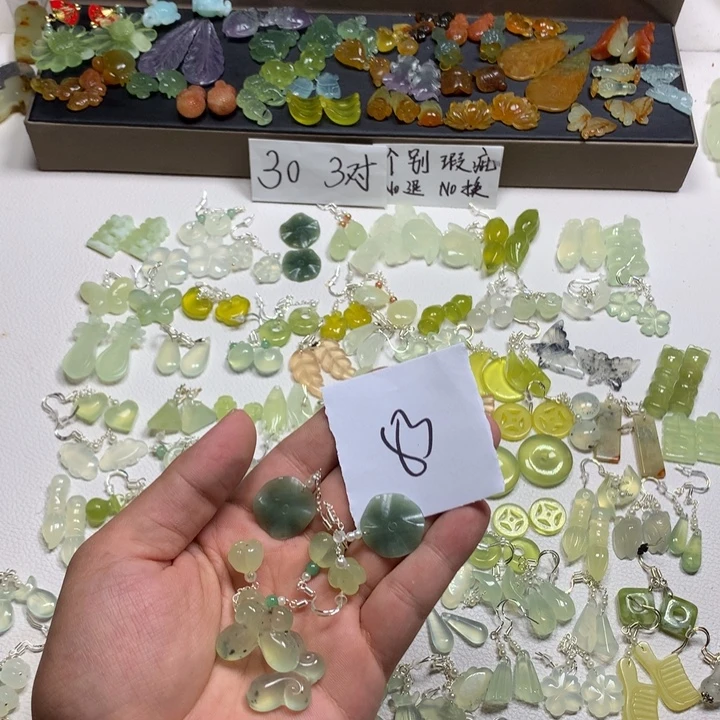 品***V合金蛇纹石玉耳钉