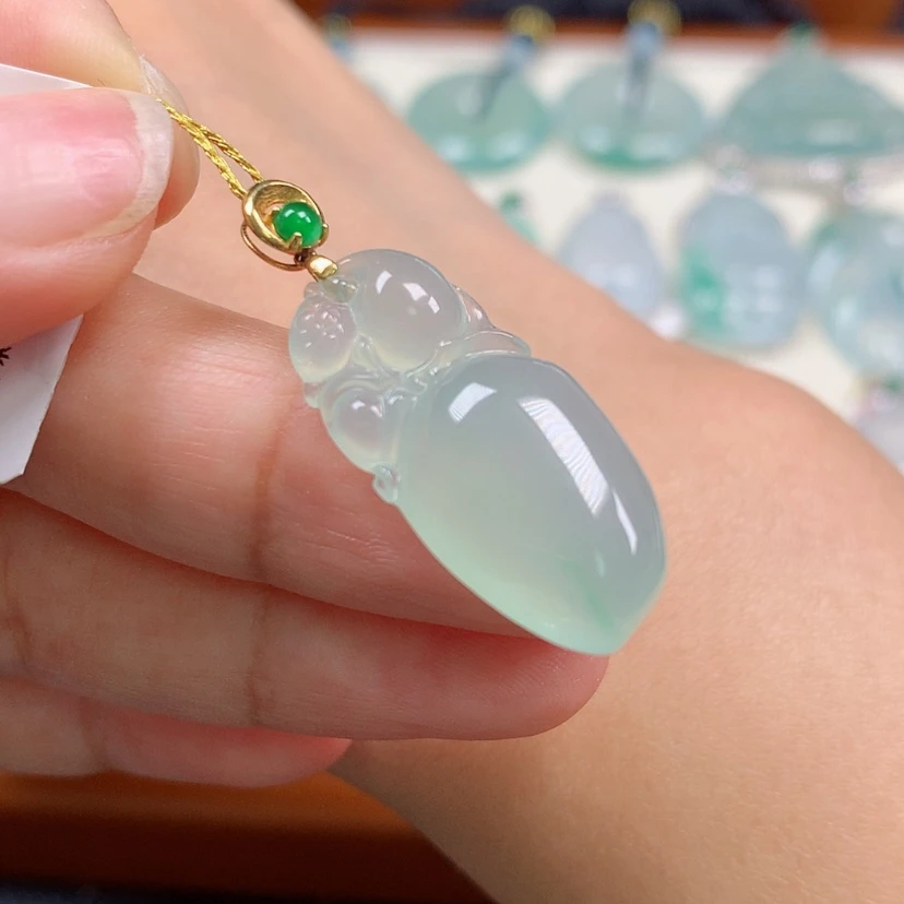 【闪购商品】翡翠18K金镶嵌颈饰福瓜