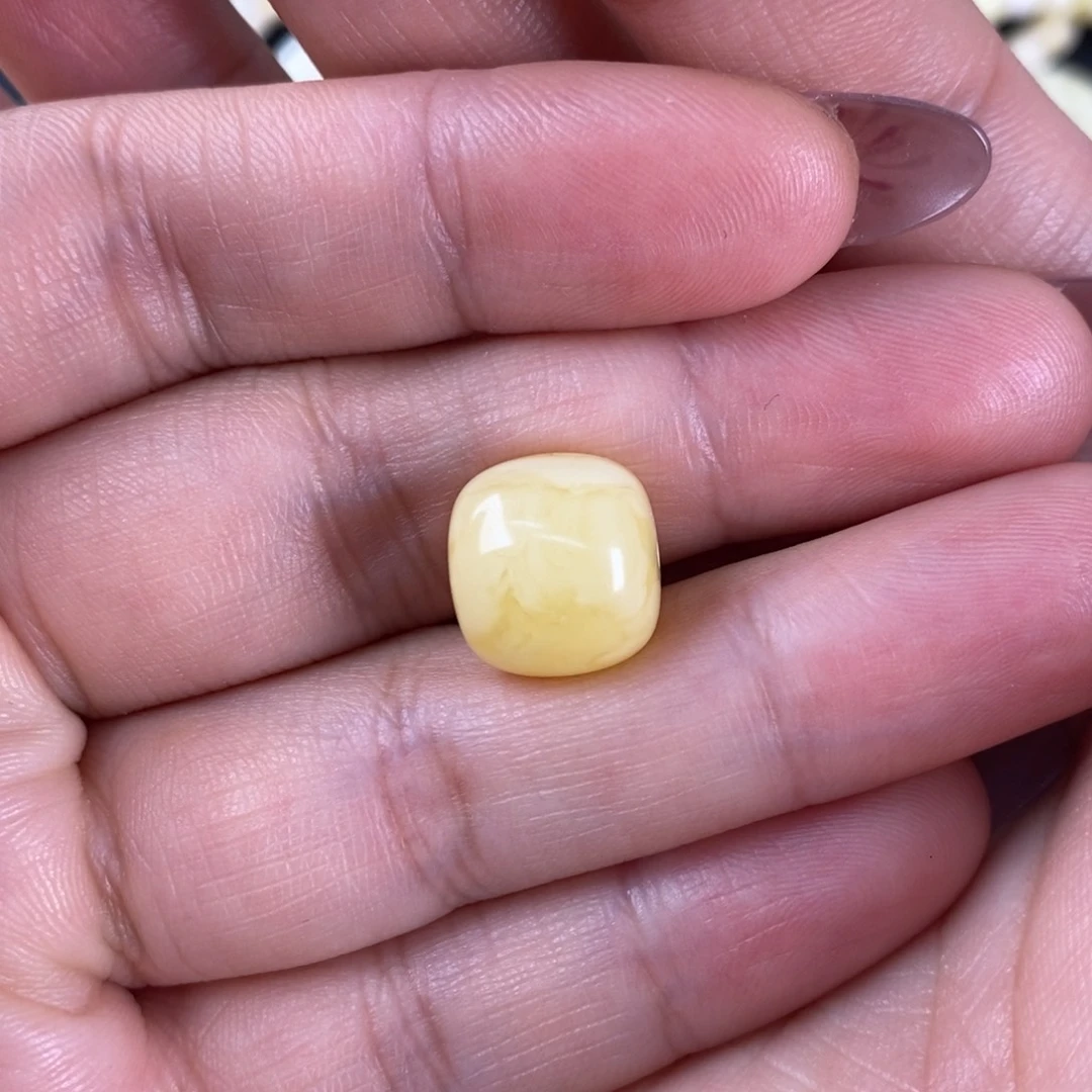 蜜蜡裸石未镶嵌蜜蜡