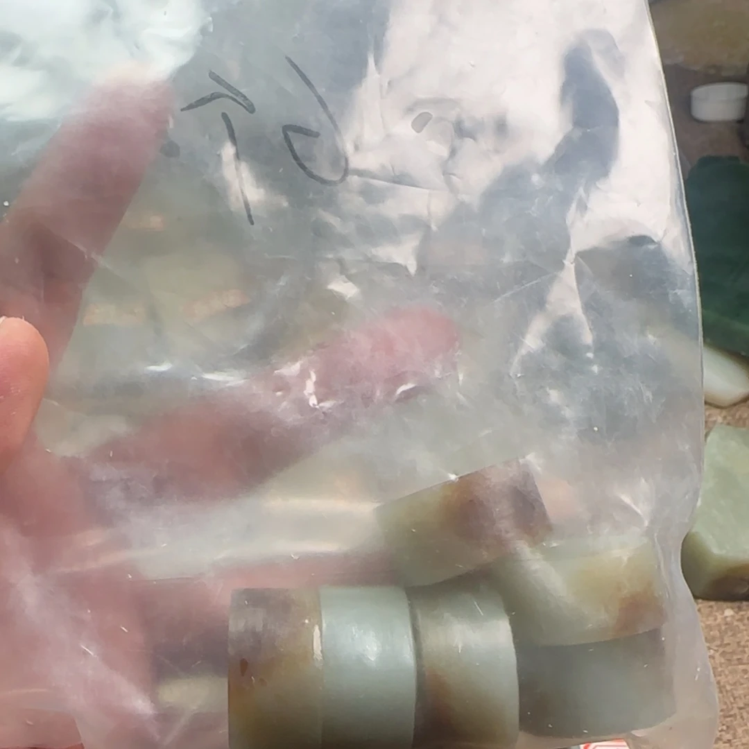 玉***阁和田玉（糖玉）未镶嵌珠宝奇石