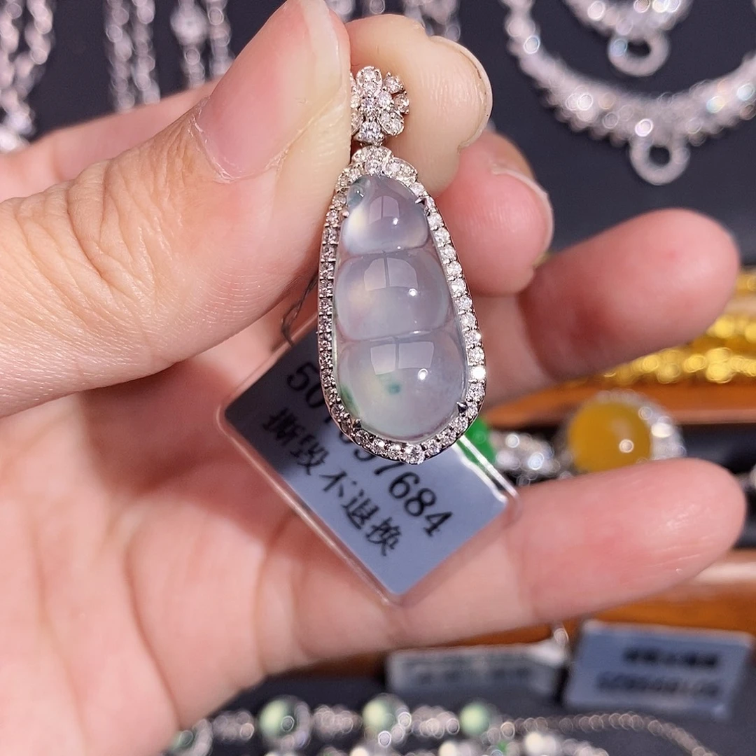 翡翠18K金镶嵌颈饰