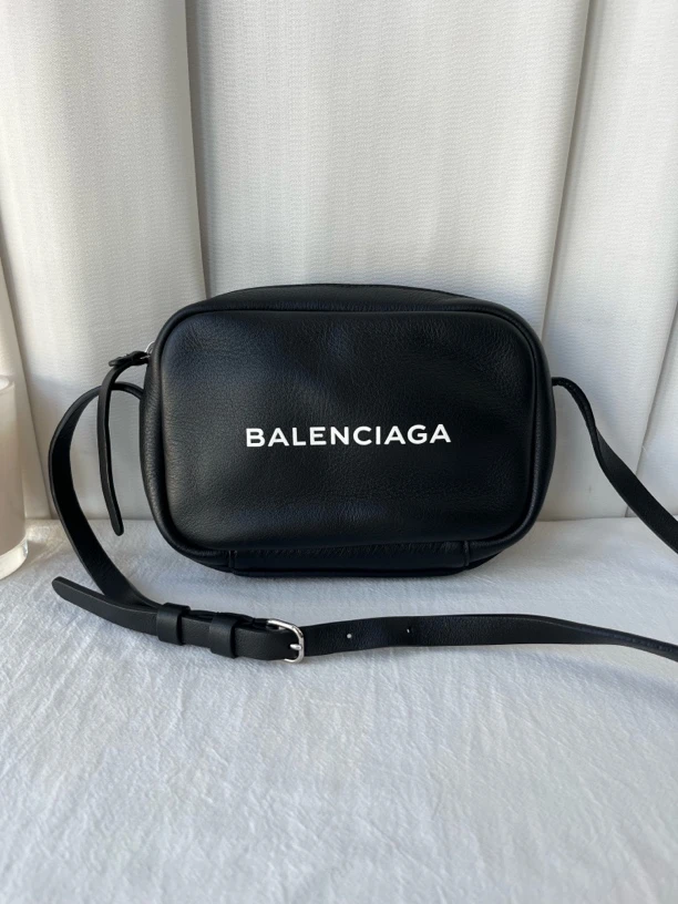 99新 Balenciaga/巴黎世家 黑色字母印花迷你相机包单肩斜挎包