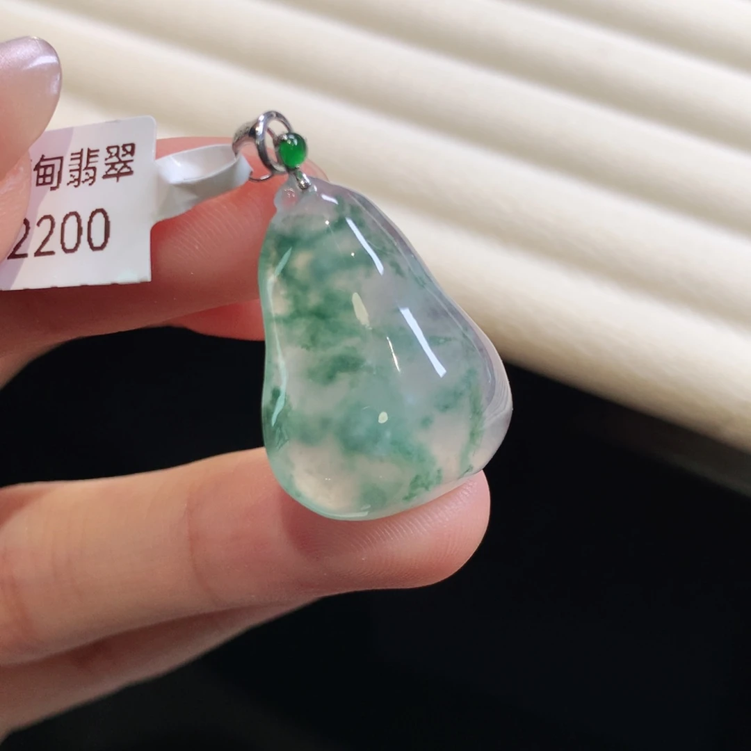 翡翠颈饰18K金镶嵌瓜