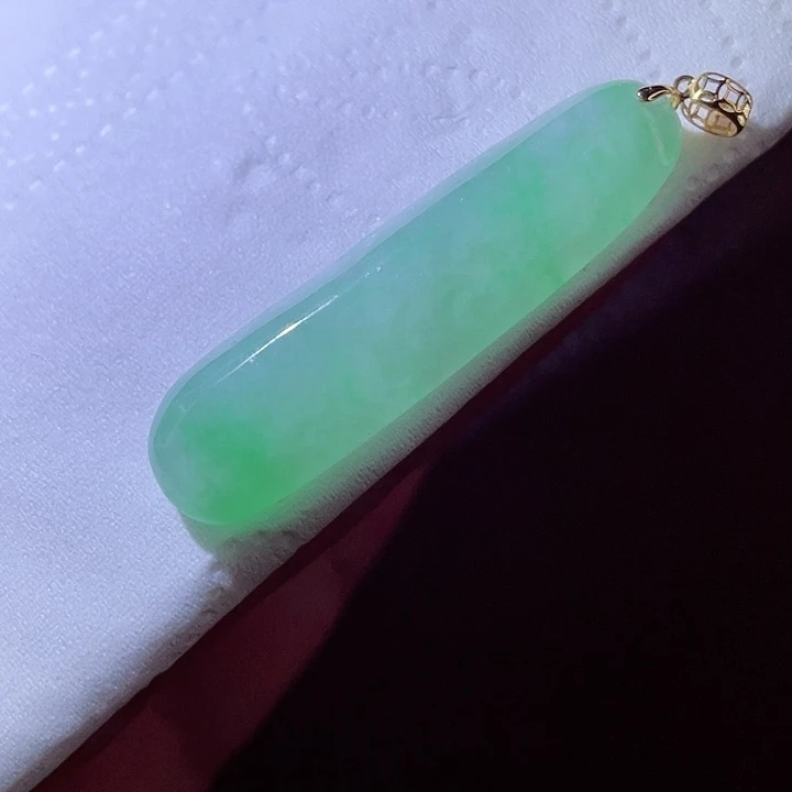 翡翠18K金镶嵌颈饰翡翠