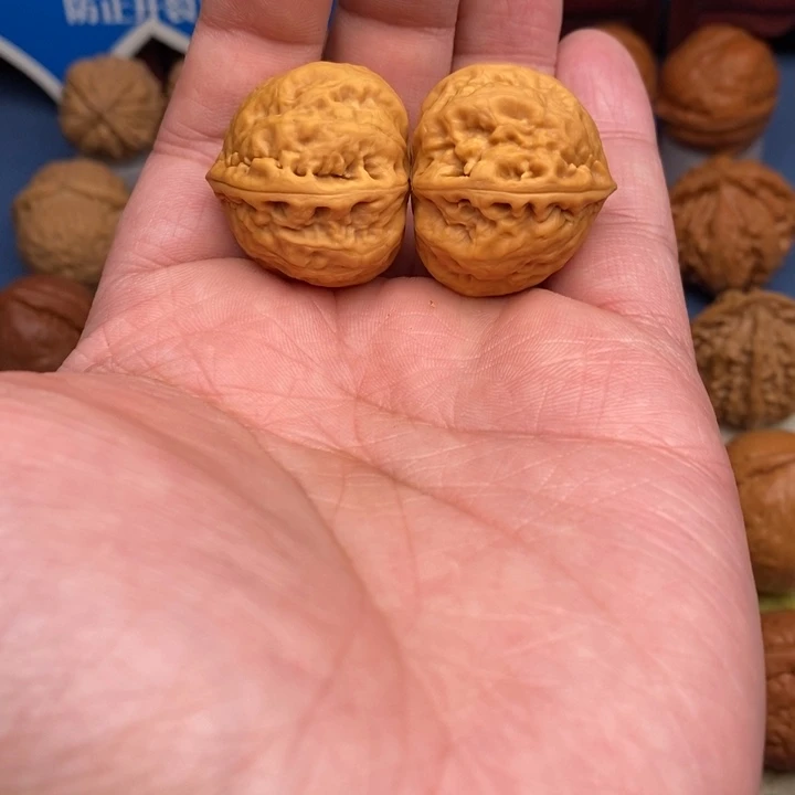 文玩核桃把件肉龙