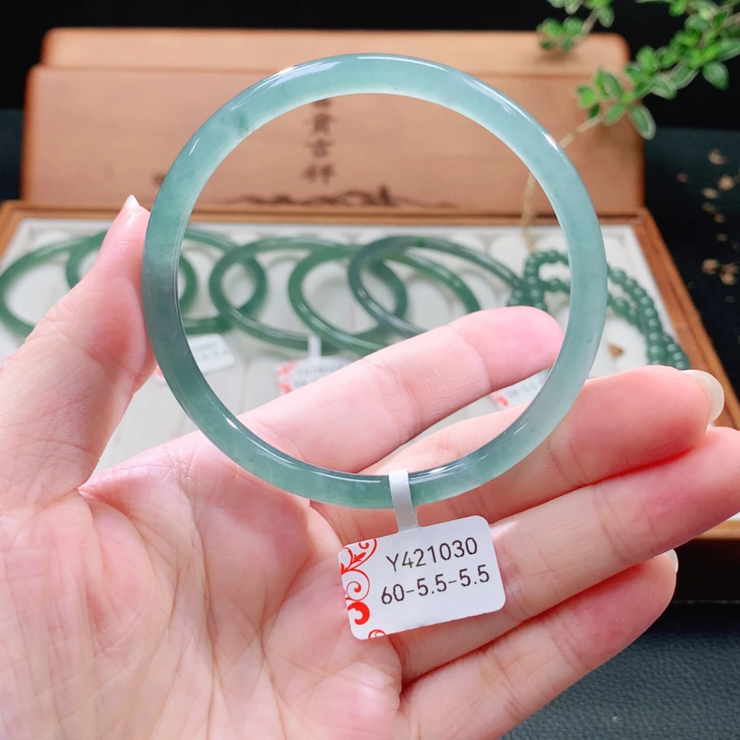翡翠手镯（圆镯）未镶嵌