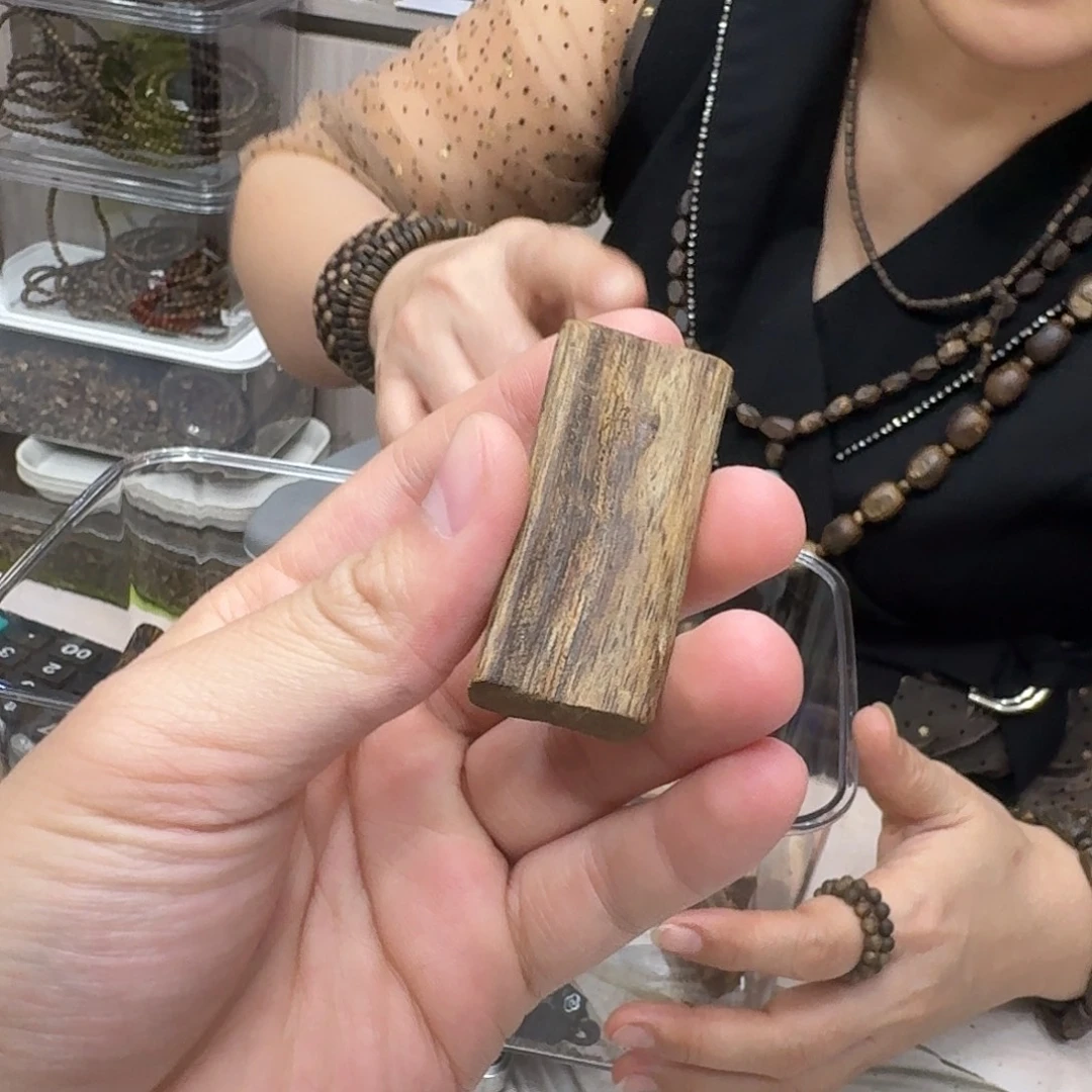 沉香碎屑沉香沉水素牌一个
