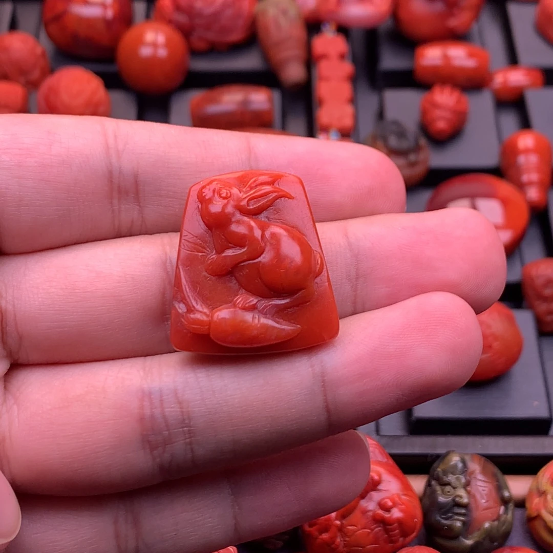 南红玛瑙未镶嵌南红精工雕刻兔子吊牌24.3mm