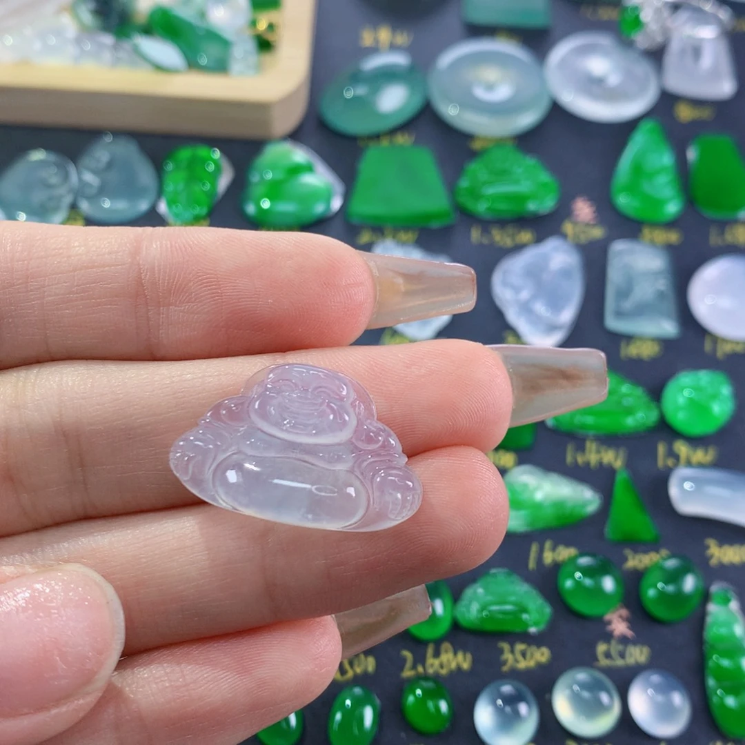 翡翠颈饰未镶嵌佛公