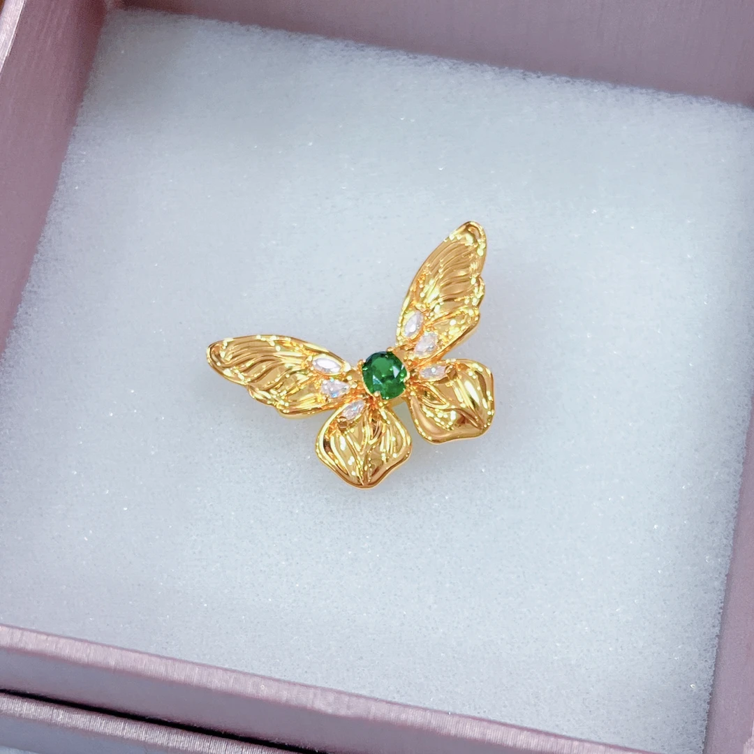 足金999  蝴蝶镶嵌莫桑独特时尚黄金吊坠