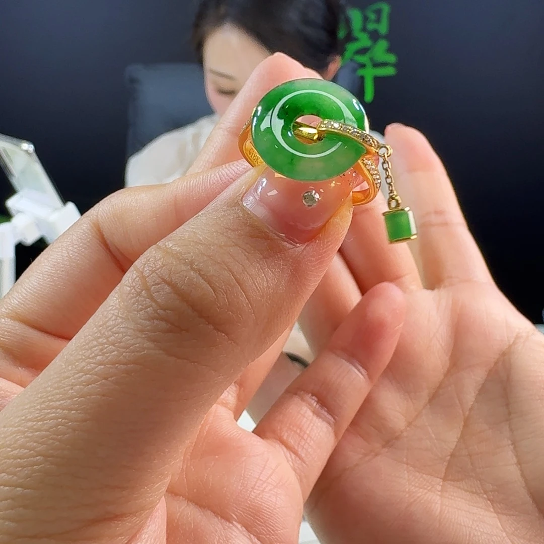 翡翠戒指18K金镶嵌小*?18k镶嵌