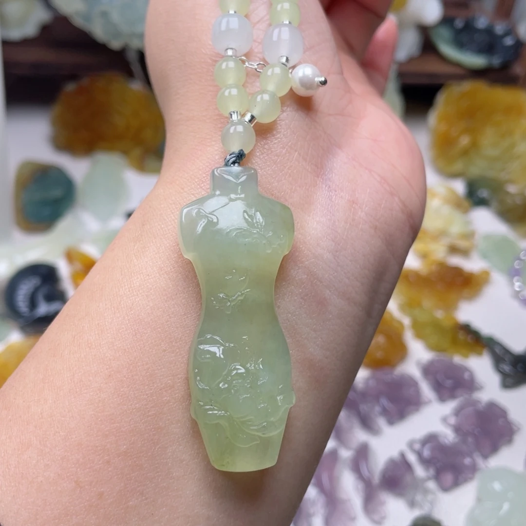 蛇纹石玉颈饰未镶嵌