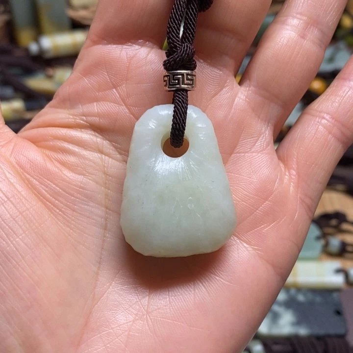 蛇纹石玉未镶嵌挂件