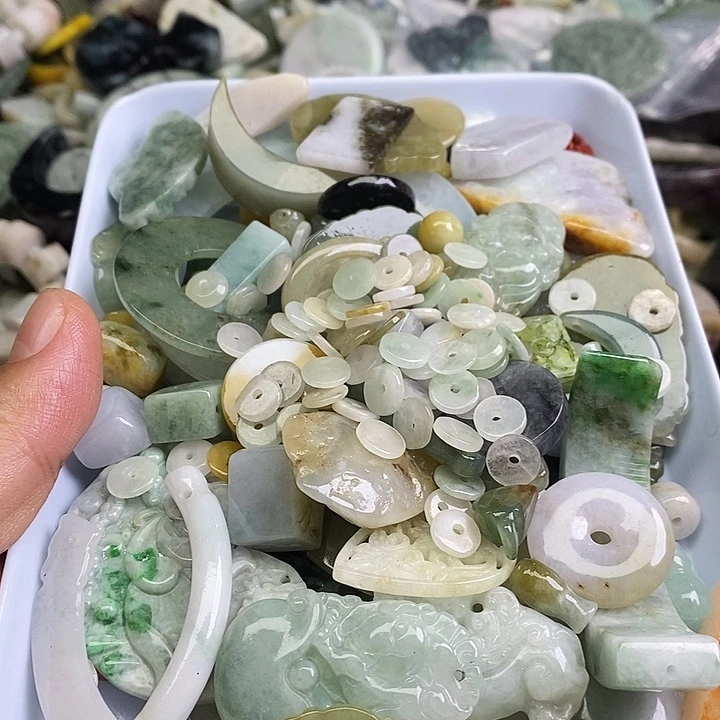 风***钟翡翠未镶嵌颈饰天然翡翠18