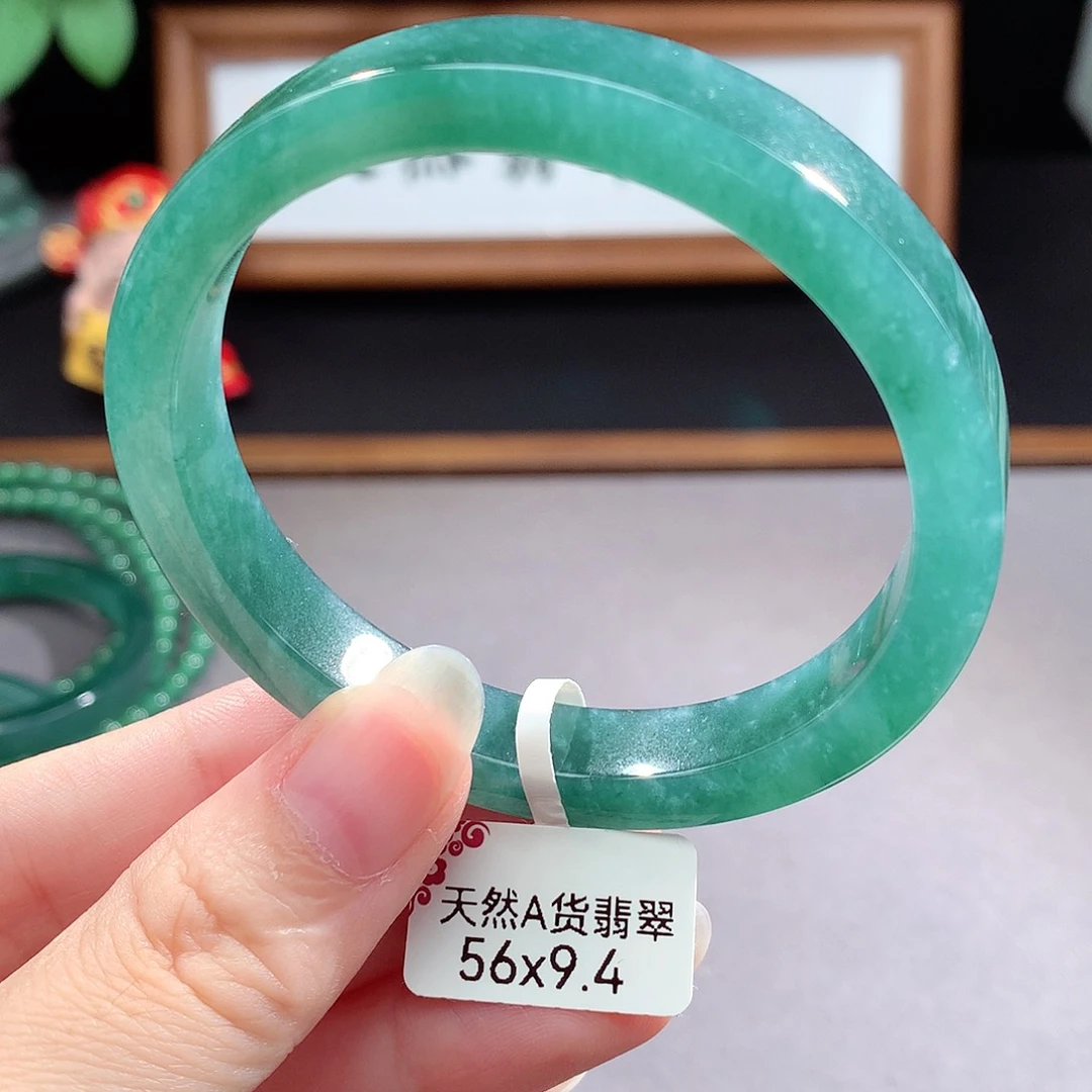 未镶嵌手镯（圆镯）翡翠