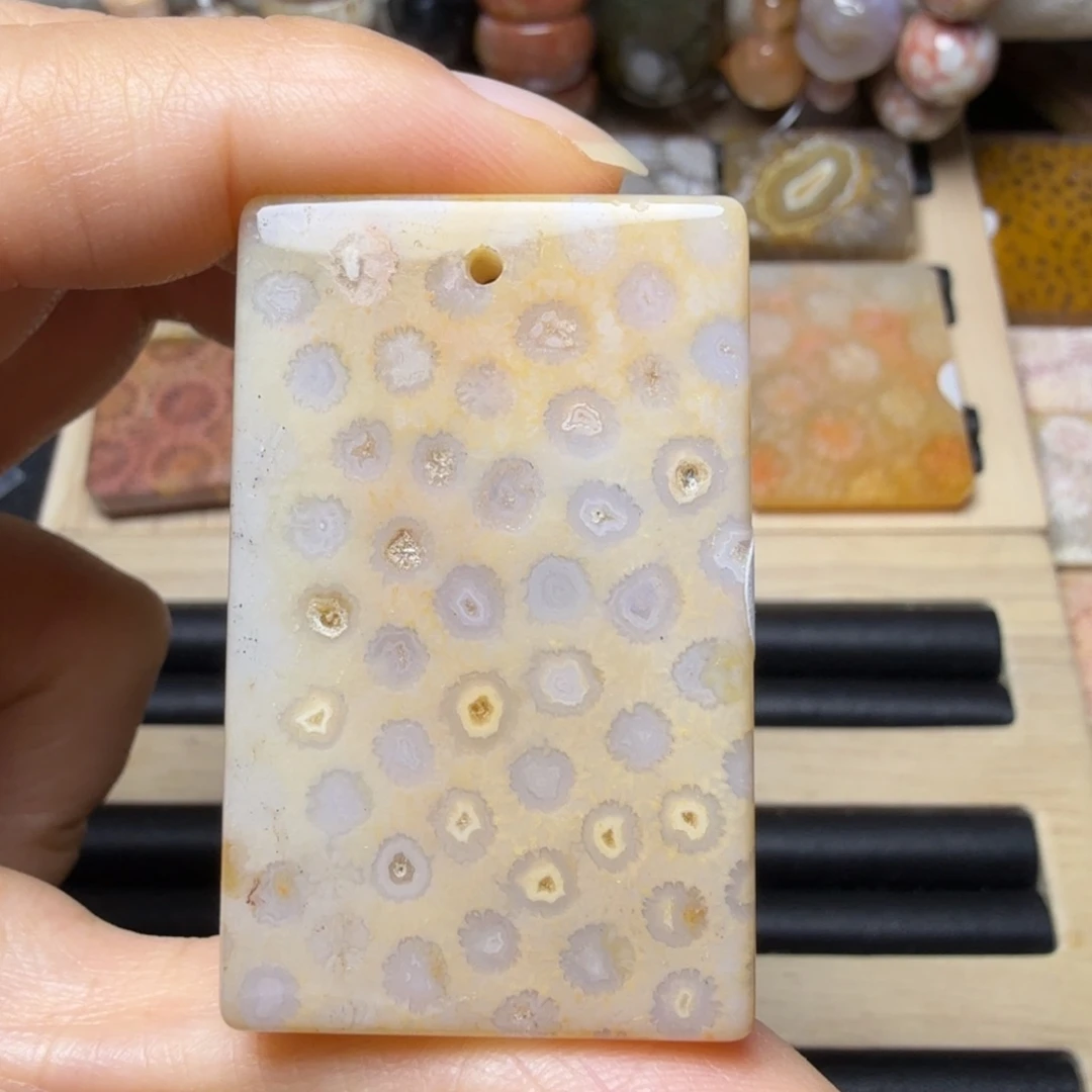 石英质玉未镶嵌小花纹