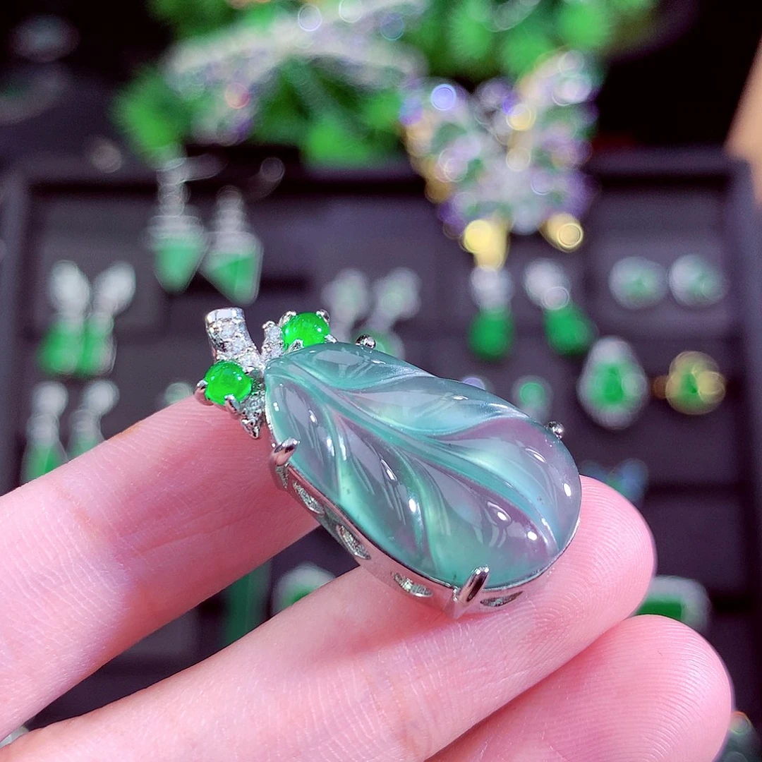 颈饰未镶嵌翡翠天然