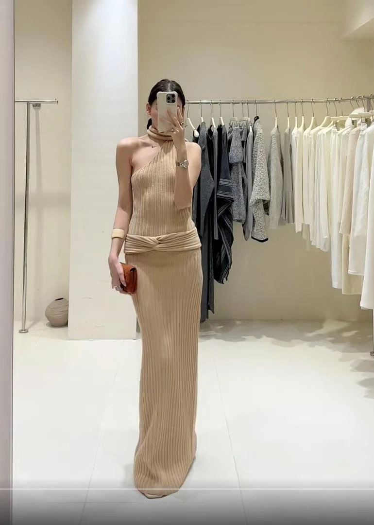 2026春季新款复古慵懒风性感挂脖连衣裙女气质高腰修身针织长裙女