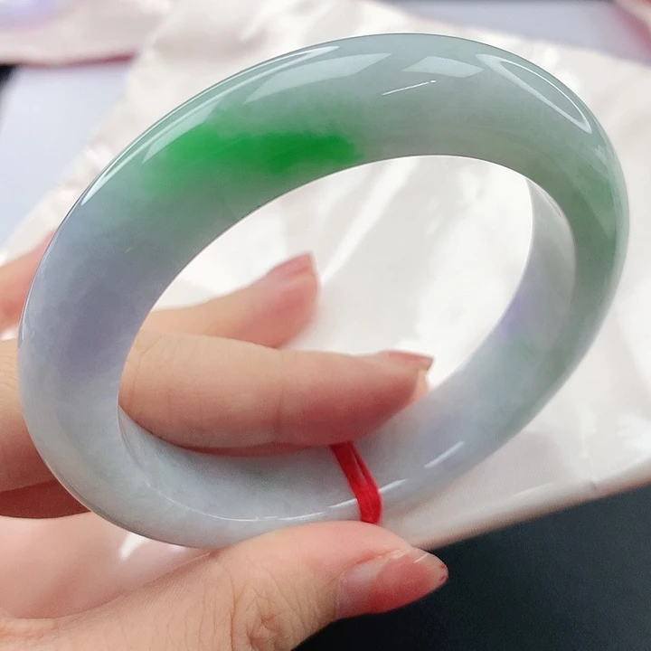 翡翠手镯未镶嵌，833