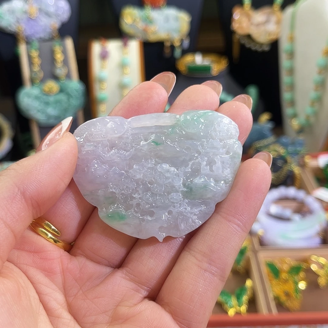 王***羊翡翠未镶嵌颈饰炸