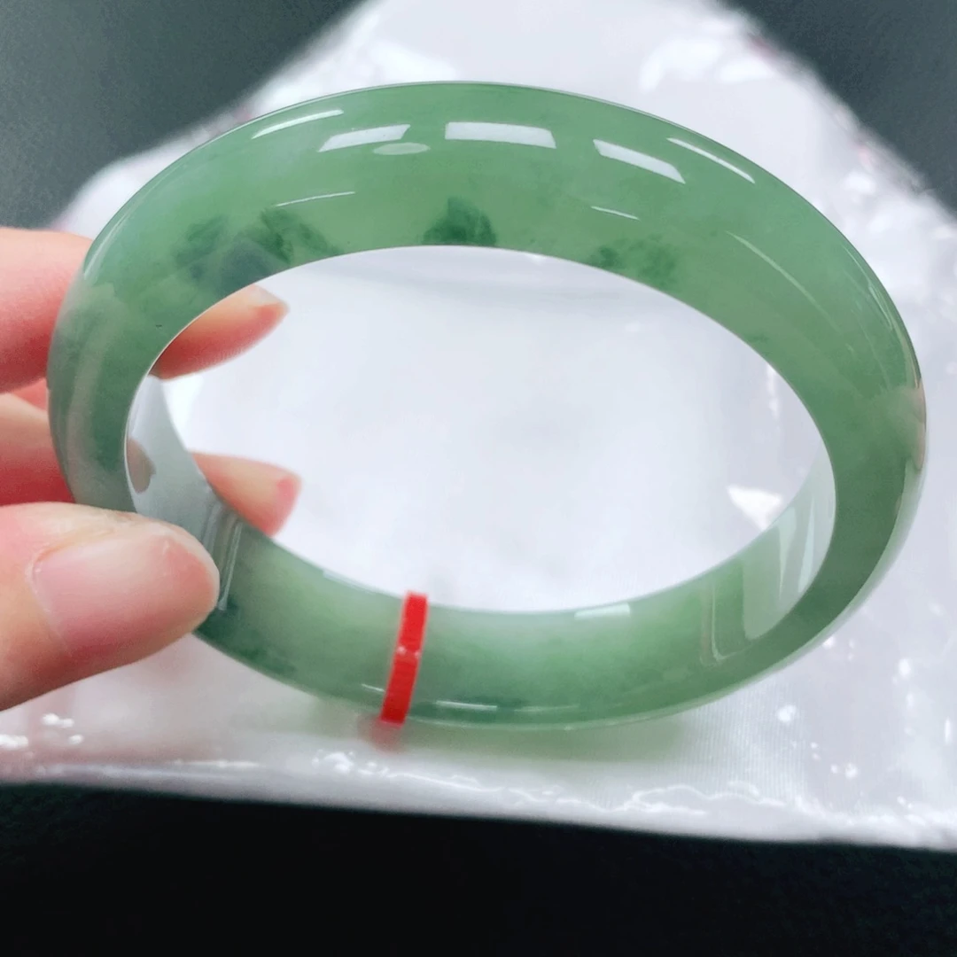 翡翠手镯未镶嵌57圈