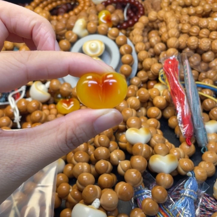 韩***，猴头全品爱心配饰