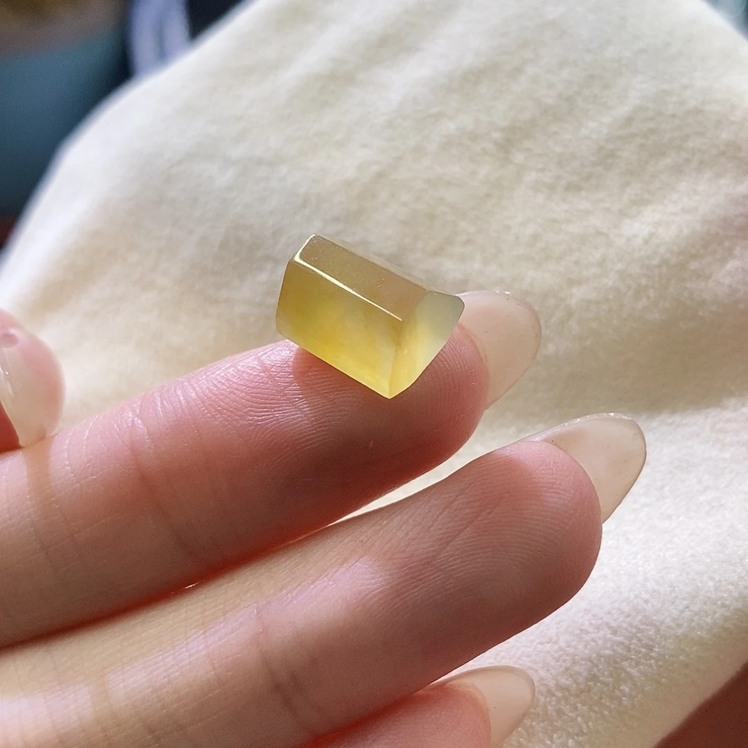 翡翠未镶嵌挂件随行