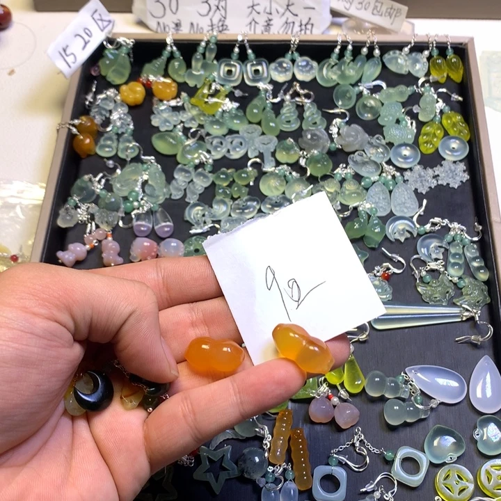 用***3蛇纹石玉合金耳钉