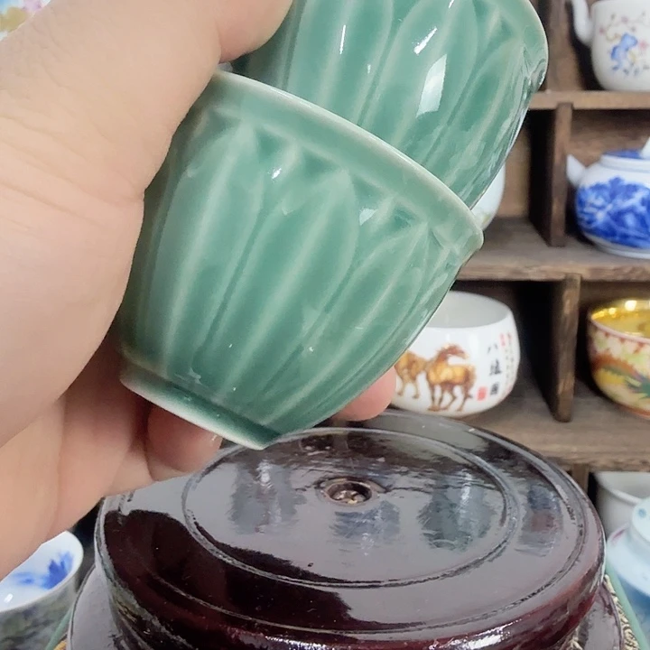 龙泉青瓷莲花纹对杯