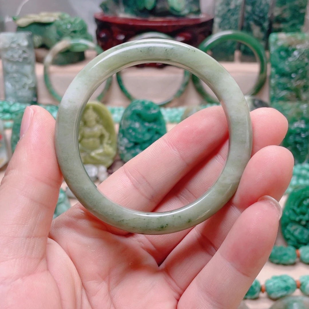 独山玉未镶嵌手镯