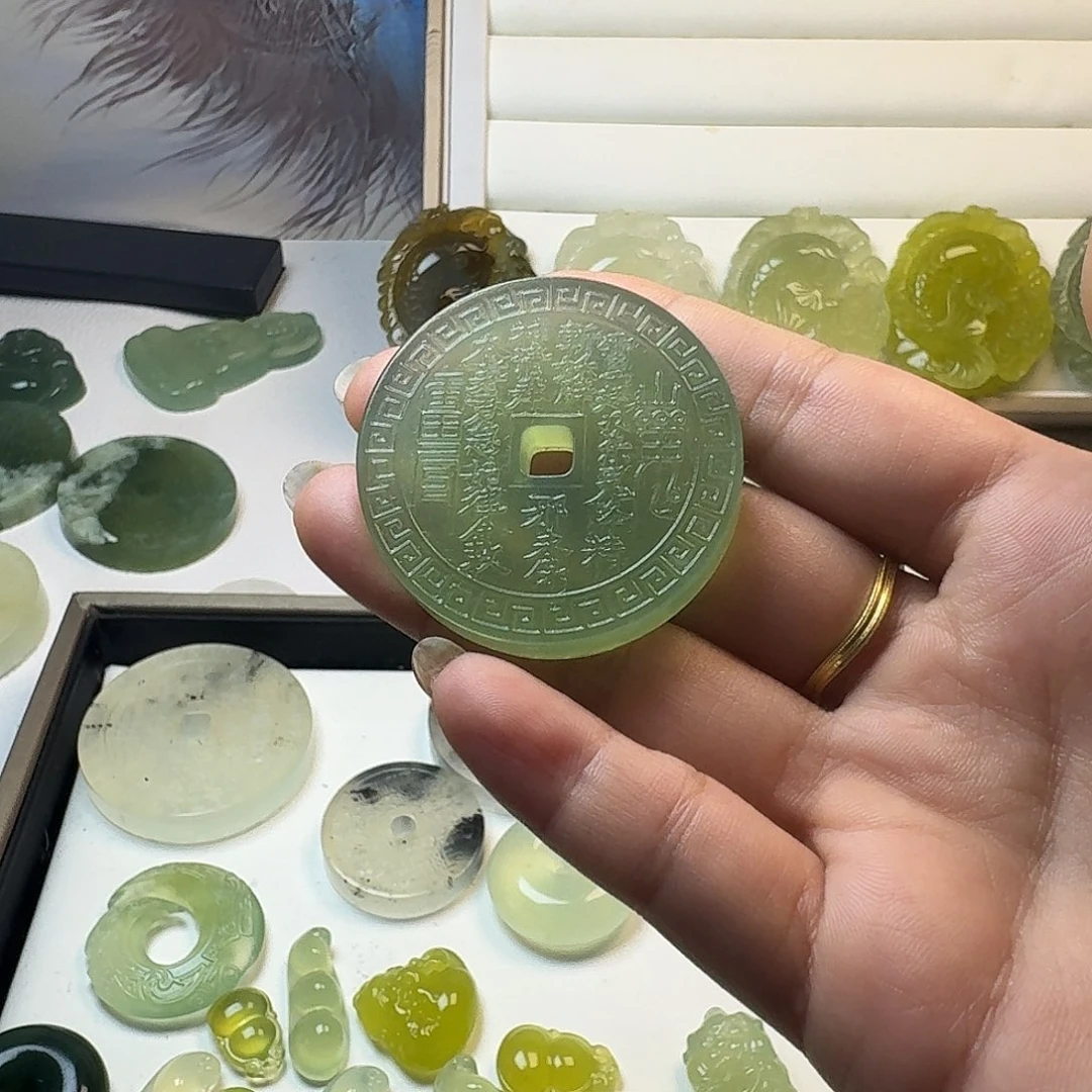 未镶嵌蛇纹石玉颈饰