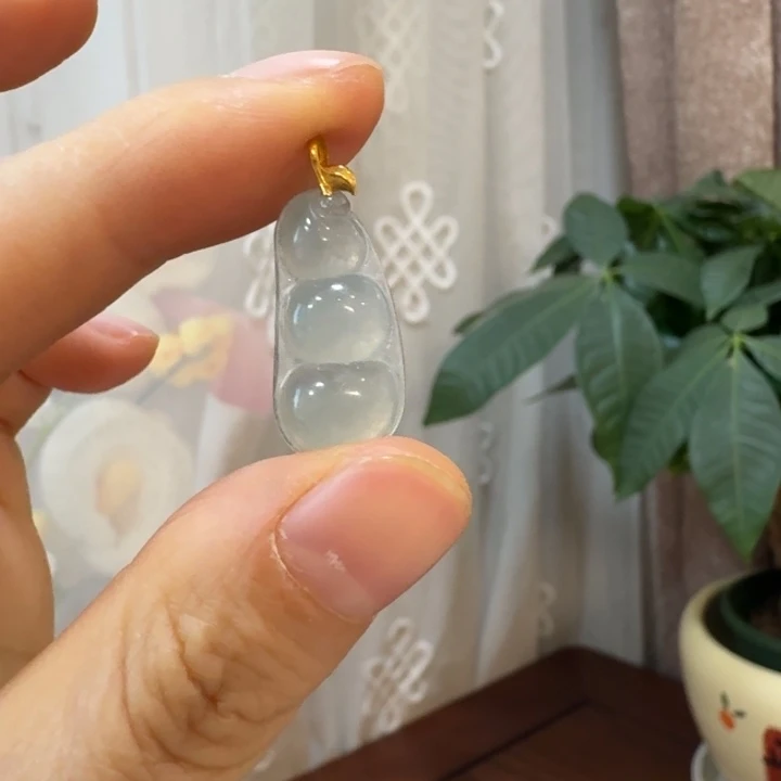 翡翠18K金镶嵌颈饰福豆
