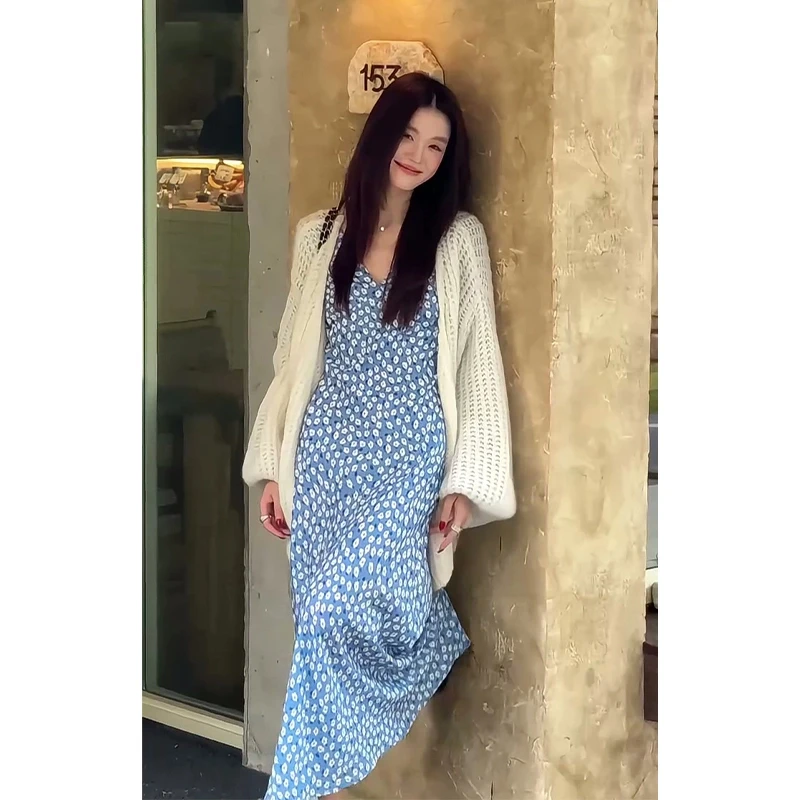 2025早秋新款女法式气质宽松镂空针织开衫收腰显瘦碎花爆款连衣裙