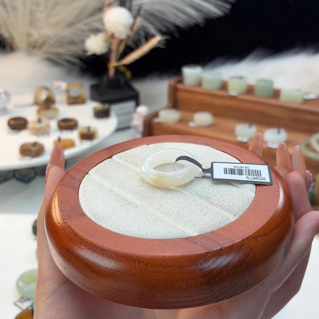 和田玉未镶嵌戒指飘糖泥鳅背16.33j90