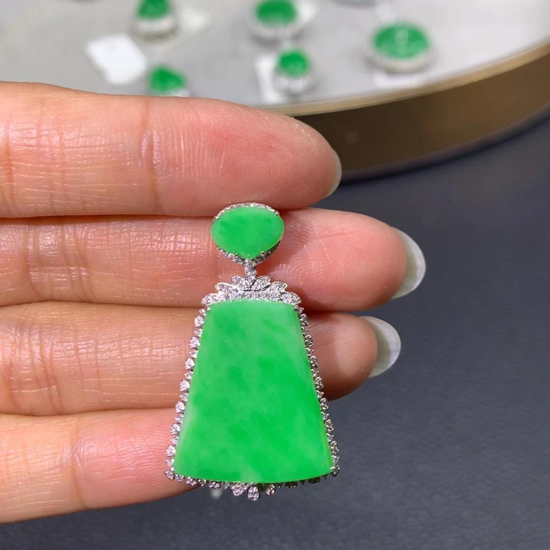 翡翠颈饰18K金镶嵌翡翠