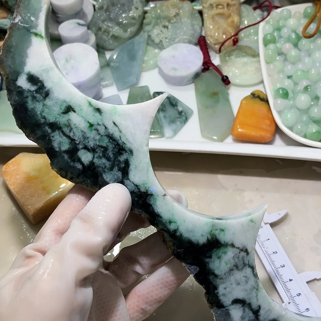 翡翠未镶嵌颈饰边角料