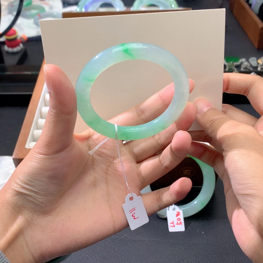 翡翠未镶嵌手镯圆条