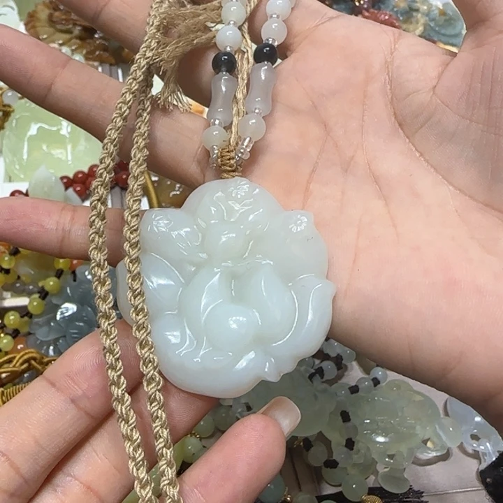 蛇纹石玉吊坠未镶嵌