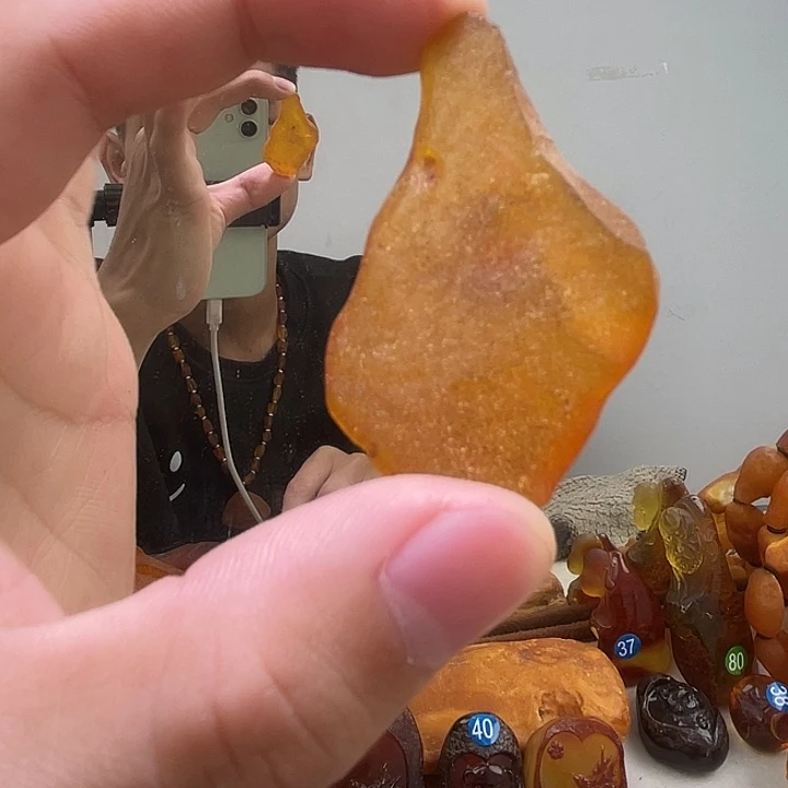 琥珀未镶嵌珠宝奇石
