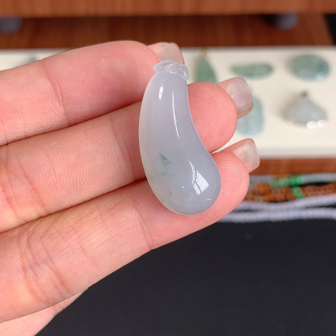 翡翠未镶嵌颈饰福瓜