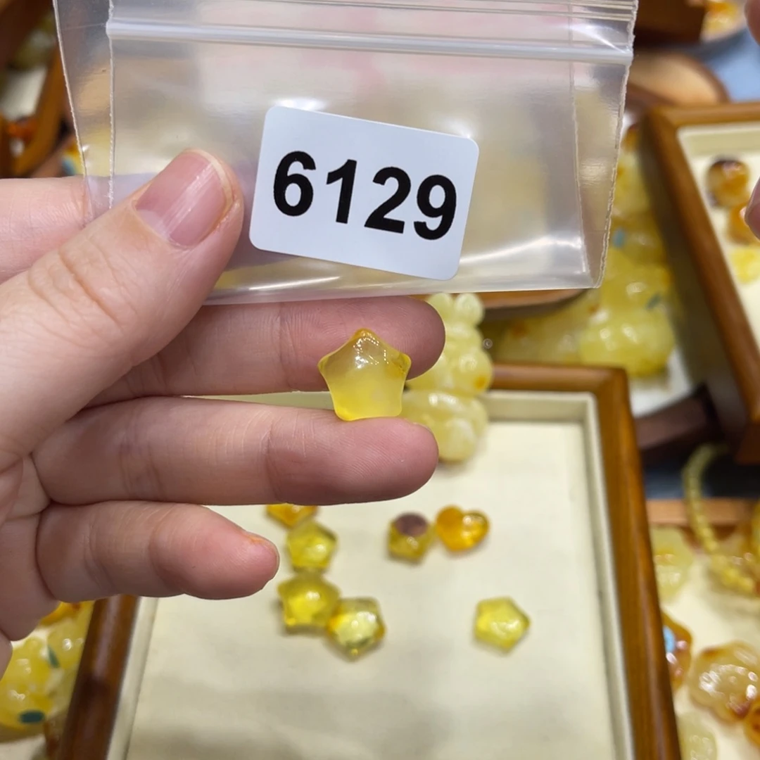 琥珀珠宝奇石未镶嵌